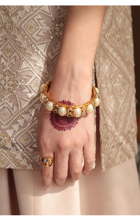 Fibha (Pearl Bangle)